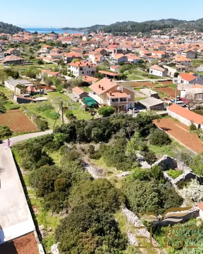 BAUGRUNDSTÜCK IN VELA LUKA – RUHIGE LAGE