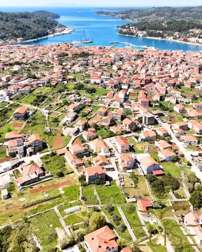 BAUGRUNDSTÜCK IN VELA LUKA – RUHIGE LAGE